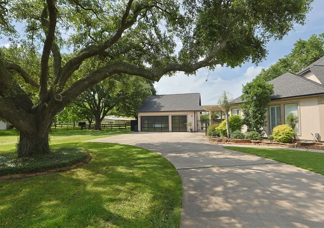 Photo 3 of Single family home for sale at 17514 Queenslake Dr, Cypress, TX 77429 | MLS# 6394537 | Listing updated on 2026-08-25