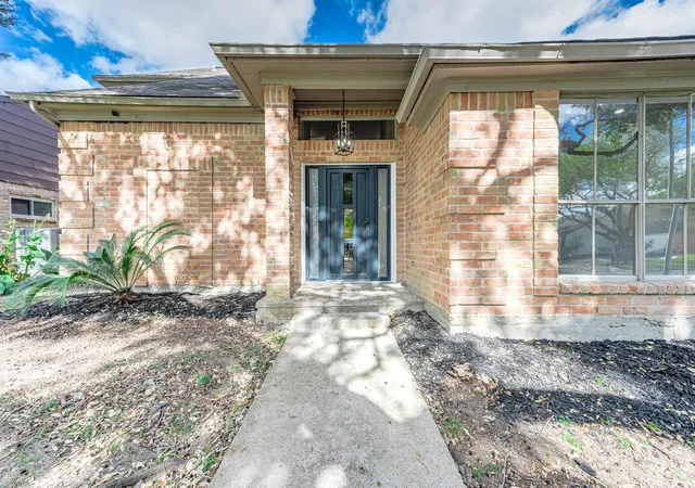 Photo 3 of Single family home for sale at 2314 Cyn Meadows Dr, Missouri City, TX 77489 | MLS# 36896705 | Listing updated on 2026-08-10