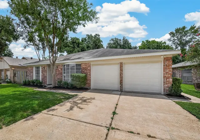 Photo 3 of Sale Pending at 16815 Royal Mile Ln, Houston, TX 77084 | MLS# 20401432 | Listing updated on 2026-09-11