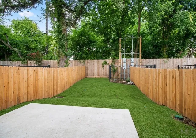 Photo 2 of Multi family home for sale at 5115 Briscoe St #A/B, Houston, TX 77033 | MLS# 4017437 | Listing updated on 2026-08-31
