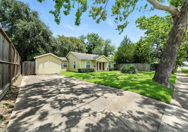 2nd image of 6305 S Rice Ave, Bellaire, TX 77401 | MLS# 53521040