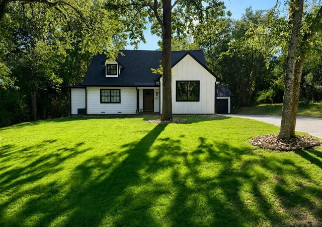 2nd image of 2130 Avenue N 1/2, Huntsville, TX 77340 | MLS# 70121900