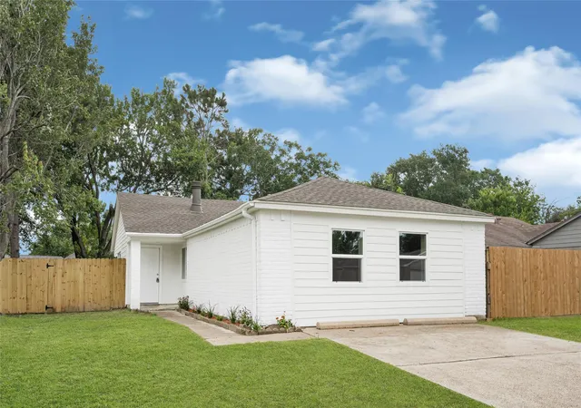 2nd image of 5314 Gayla Lane, Baytown, TX 77521 | MLS# 1013279