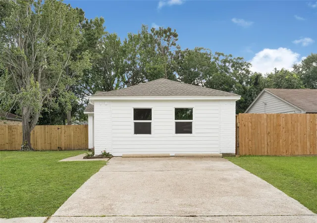 Photo 3 of Sale Pending at 5314 Gayla Ln, Baytown, TX 77521 | MLS# 1013279 | Listing updated on 2026-09-12