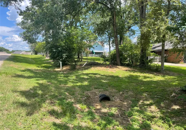 Photo 2 of Single family home for sale at 622 Pine View Cir, Montgomery, TX 77356 | MLS# 23556161 | Listing updated on 2026-09-22