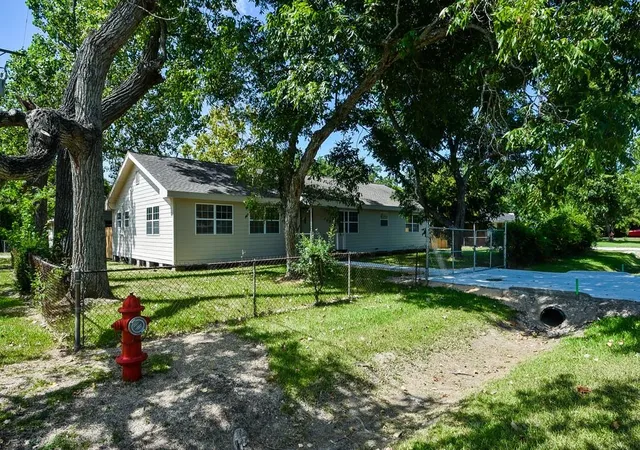 Homes for sale in Bacliff, TX | 1030 Perkins Dr, Bacliff, TX 77518 | MLS# 11989997