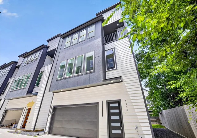 Photo 3 of Single family home for sale at 1928 Laverne St, Houston, TX 77080 | MLS# 2987656 | Listing updated on 2026-09-01