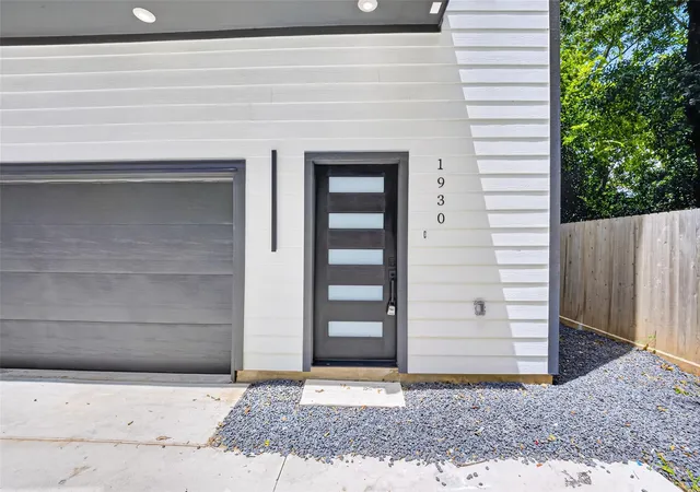 Photo 3 of Single family home for sale at 1928 Laverne St, Houston, TX 77080 | MLS# 2987656 | Listing updated on 2026-09-01