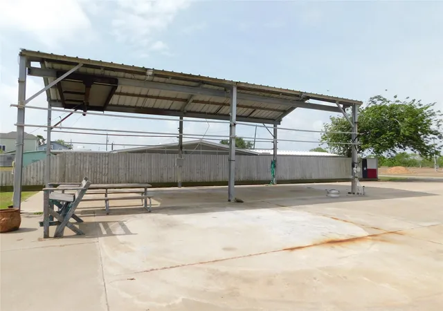 4th image of 635 Marshall Johnson Ave S, Port Lavaca, TX 77979 | MLS# 2233282