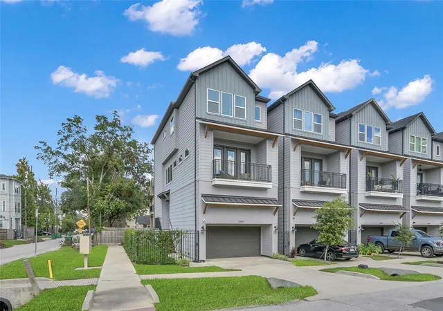 2nd image of 2103 Bevis St, Houston, TX 77008 | MLS# 44091563