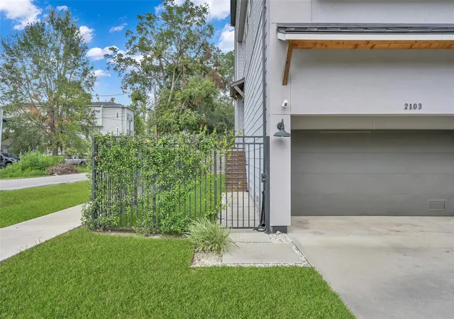 3rd image of 2103 Bevis St, Houston, TX 77008 | MLS# 44091563