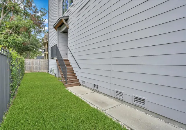 4th image of 2103 Bevis St, Houston, TX 77008 | MLS# 44091563