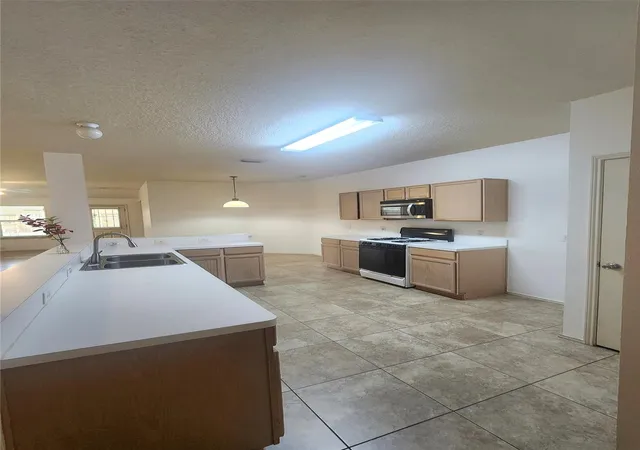 3rd image of 14914 Sugarhollow Dr, Sugar Land, TX 77498 | MLS# 52795704
