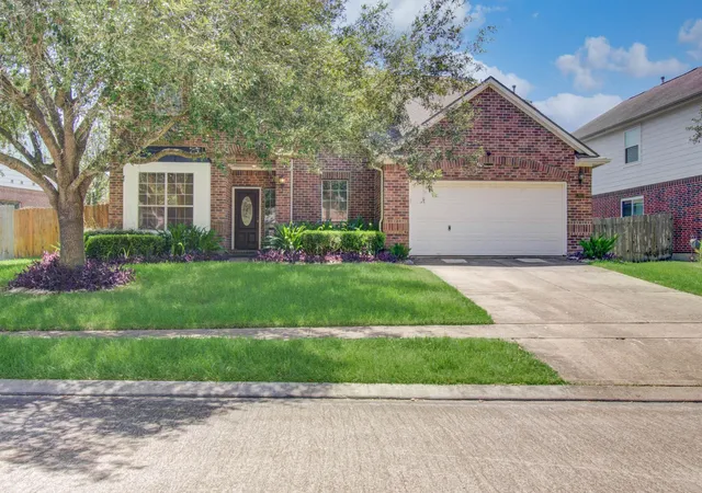 Photo 1 of Single family home for sale at 13919 Charterhouse Wy, Sugar Land, TX 77498 | MLS# 57112794 | Listing updated on 2026-10-05