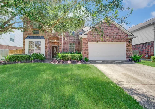 Photo 2 of Single family home for sale at 13919 Charterhouse Wy, Sugar Land, TX 77498 | MLS# 57112794 | Listing updated on 2026-10-05