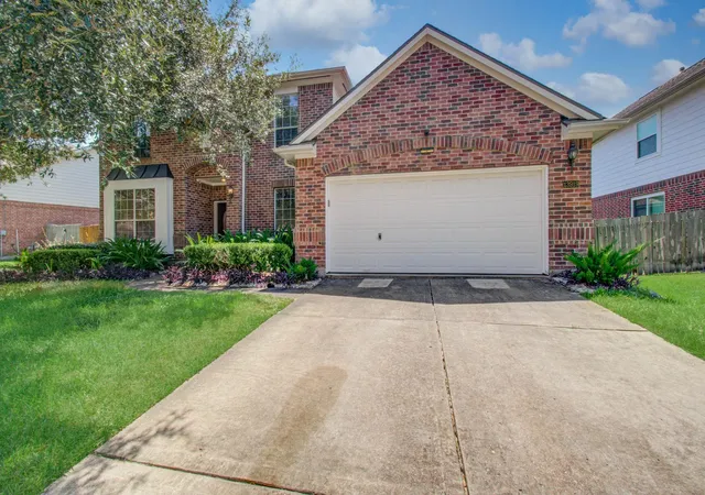 Photo 3 of Single family home for sale at 13919 Charterhouse Wy, Sugar Land, TX 77498 | MLS# 57112794 | Listing updated on 2026-10-05