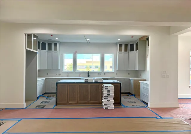 Photo 4 of Single family home for sale at 5009 Holt St, Bellaire, TX 77401 | MLS# 12748000 | Listing updated on 2026-09-15