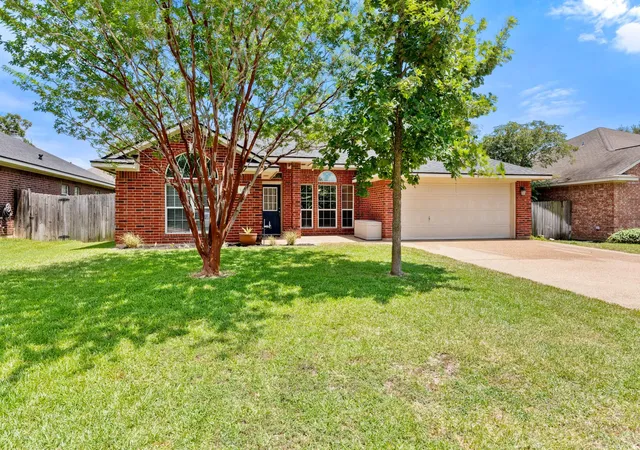 2nd image of 1204 Harrisonburg Ln, College Station, TX 77845 | MLS# 57709478