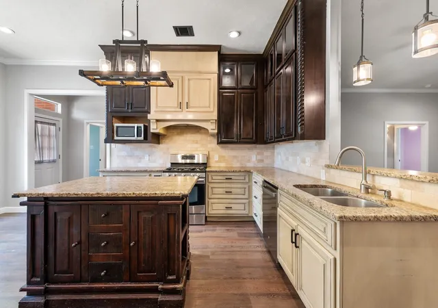 3rd image of 1204 Harrisonburg Ln, College Station, TX 77845 | MLS# 57709478