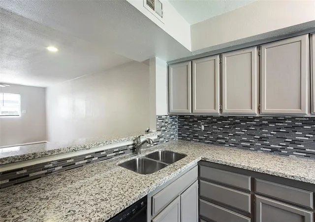 Listing Photo 4 - Condo for sale in building located at 8704 Victorian Vlg Dr, Houston, TX 77071 - Unit #8704