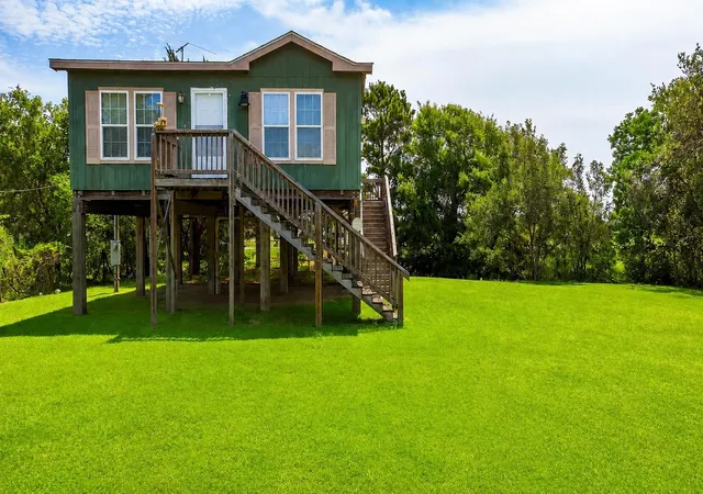 Photo 3 of Single family home for sale at 637 Troy St, Anahuac, TX 77514 | MLS# 83605328 | Listing updated on 2026-09-01