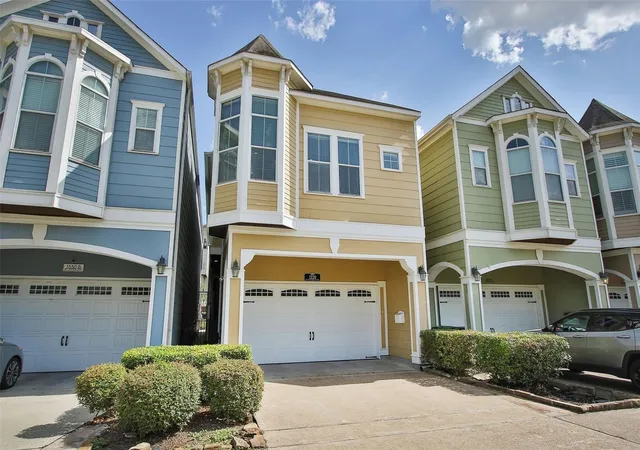 3rd image of 1330 W 25Th St #C, Houston, TX 77008 | MLS# 95330882