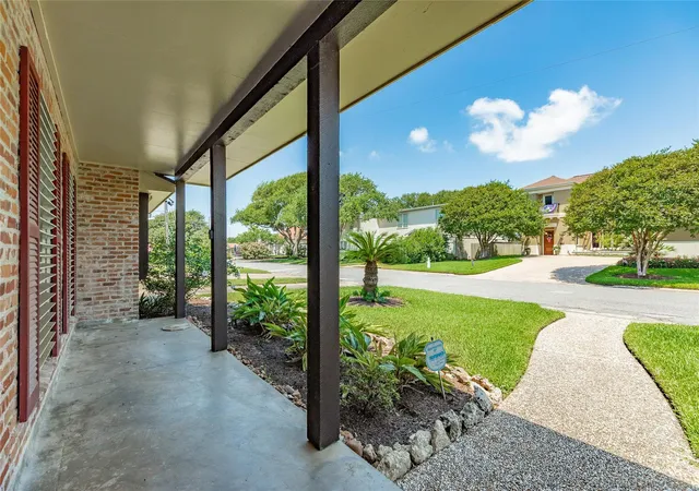 Photo 2 of Sale Pending at 7721 Beluche Dr, Galveston, TX 77551 | MLS# 13427939 | Listing updated on 2026-09-15