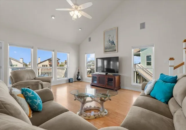 4th image of 314 Windward Wy, Galveston, TX 77554 | MLS# 76546397