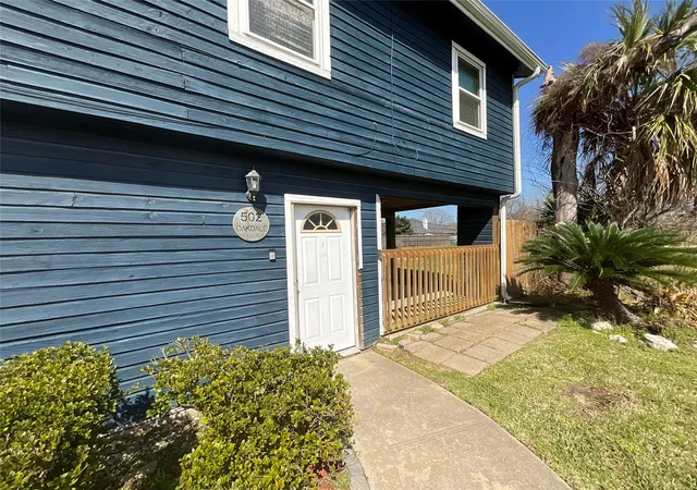 3rd image of 502 Oakdale St, La Porte, TX 77571 | MLS# 60401504
