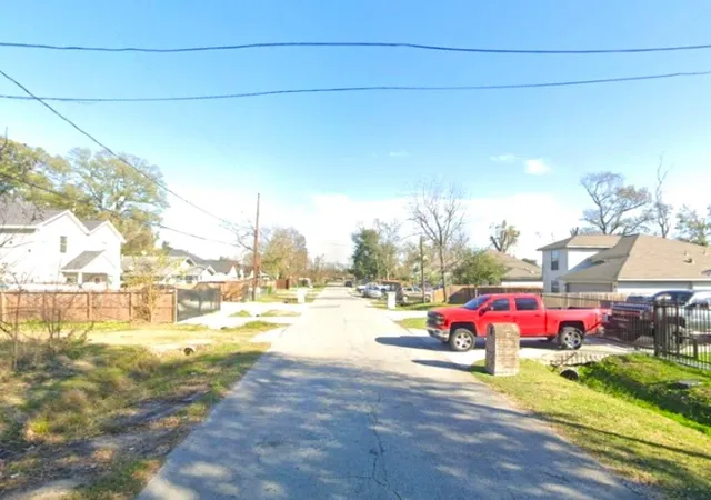 Photo 2 of Sale Pending at 934 Marcolin St, Houston, TX 77088 | MLS# 95835655 | Listing updated on 2026-09-16