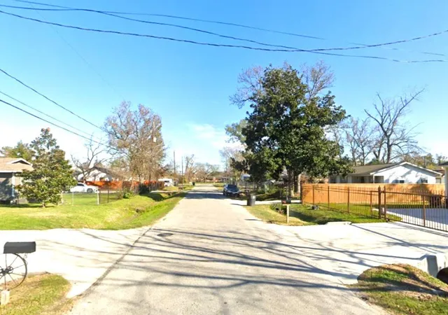 Photo 3 of Sale Pending at 934 Marcolin St, Houston, TX 77088 | MLS# 95835655 | Listing updated on 2026-09-16