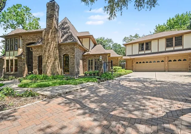 Photo 1 of Single family home for sale at 315 Oakview Cir, El Lago, TX 77586 | MLS# 7855004 | Listing updated on 2026-09-11