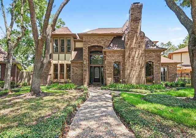 Photo 2 of Single family home for sale at 315 Oakview Cir, El Lago, TX 77586 | MLS# 7855004 | Listing updated on 2026-09-11