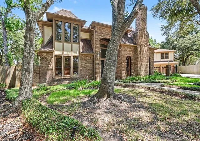 Photo 3 of Single family home for sale at 315 Oakview Cir, El Lago, TX 77586 | MLS# 7855004 | Listing updated on 2026-09-11