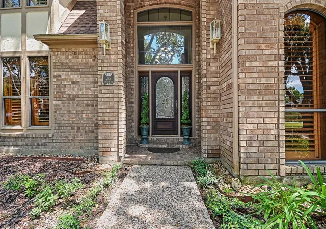 Photo 3 of Single family home for sale at 315 Oakview Cir, El Lago, TX 77586 | MLS# 7855004 | Listing updated on 2026-09-11