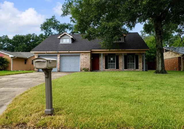 1st image of 2008 Williamsburg Ct N, League City, TX 77573 | MLS# 82939142
