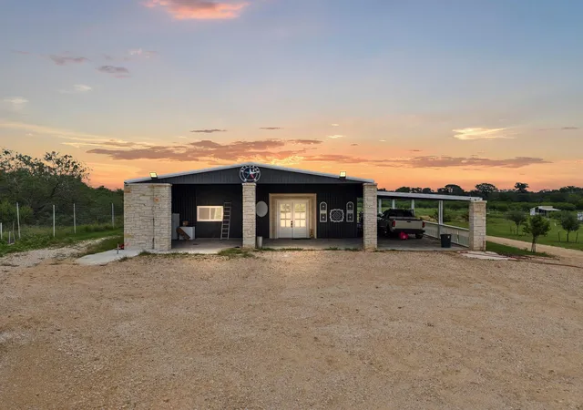 Homes for sale in Waelder, TX | 1950 County Road 430, Waelder, TX 78959 | MLS# 49041215