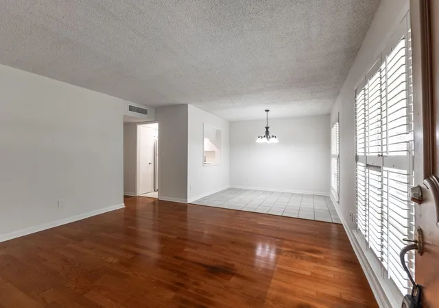 Photo 3 of Condo for sale at 6478 Bayou Glen Rd, Houston, TX 77057 | MLS# 46826330 | Listing updated on 2026-08-29