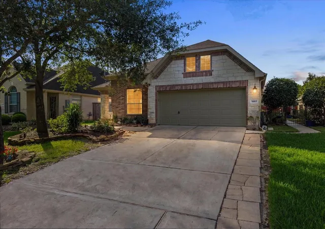 Homes for sale in Pearland, TX | 1607 S Primavera Dr, Pearland, TX 77581 | MLS# 69434391
