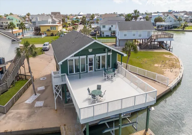 3rd image of 427 Tahiti Rd, Galveston, TX 77554 | MLS# 59981514