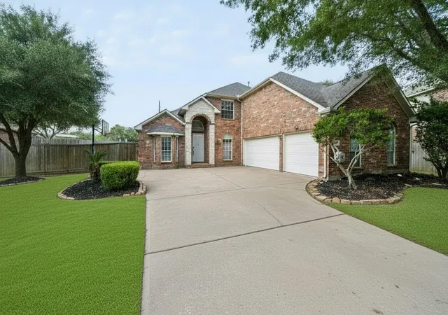 Photo 3 of Single family home for sale at 2303 Fern Bnd Ln, Katy, TX 77494 | MLS# 67089080 | Listing updated on 2026-08-19