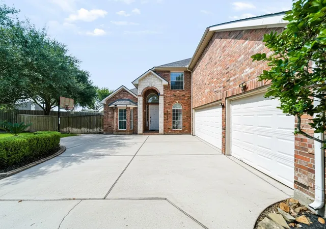 Photo 4 of Single family home for sale at 2303 Fern Bnd Ln, Katy, TX 77494 | MLS# 67089080 | Listing updated on 2026-08-19