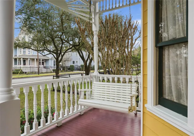 Photo 3 of Single family home for sale at 619 E 7th 1/2 St, Houston, TX 77007 | MLS# 74666655 | Listing updated on 2026-09-02