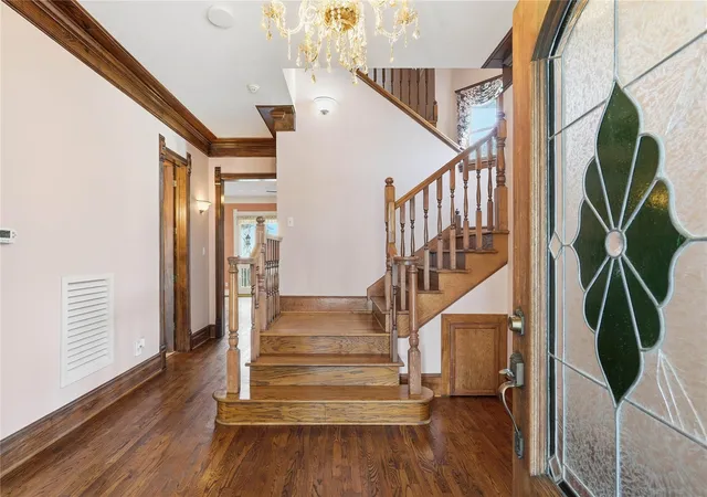 Photo 4 of Single family home for sale at 619 E 7th 1/2 St, Houston, TX 77007 | MLS# 74666655 | Listing updated on 2026-09-02