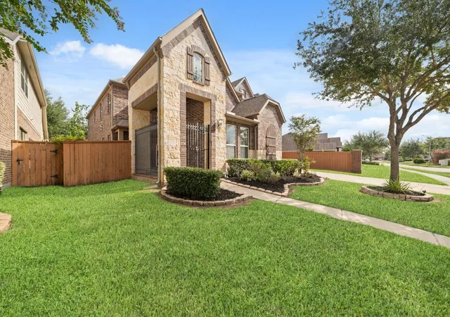 3rd image of 17302 Milrig Ct, Richmond, TX 77407 | MLS# 74692339