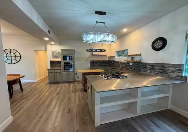 3rd image of 8105 Parker Rd, Houston, TX 77078 | MLS# 58165108