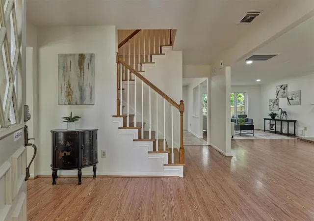 3rd image of 71 Breezy Point Pl, The Woodlands, TX 77381 | MLS# 37380891