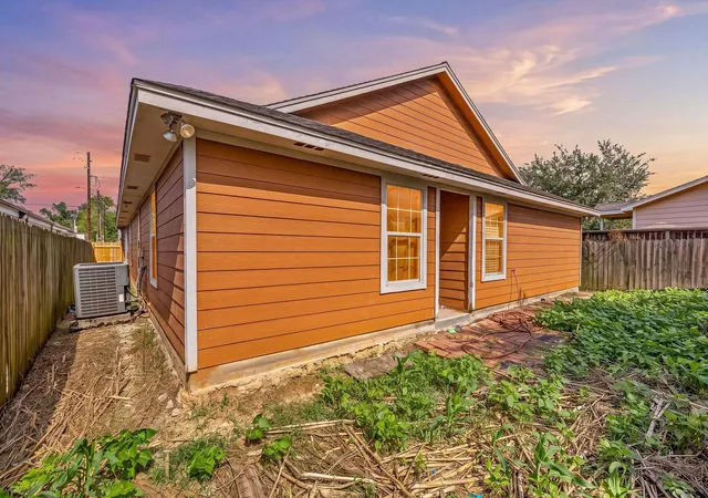 Photo 3 of Single family home for sale at 9708 Lockwood Dr, Houston, TX 77016 | MLS# 34330255 | Listing updated on 2026-05-01