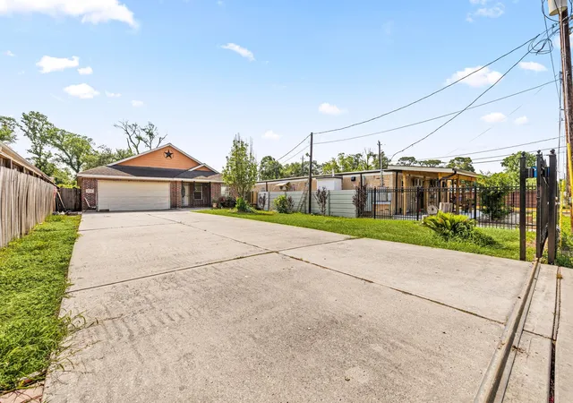 Photo 4 of Single family home for sale at 9708 Lockwood Dr, Houston, TX 77016 | MLS# 34330255 | Listing updated on 2026-05-01