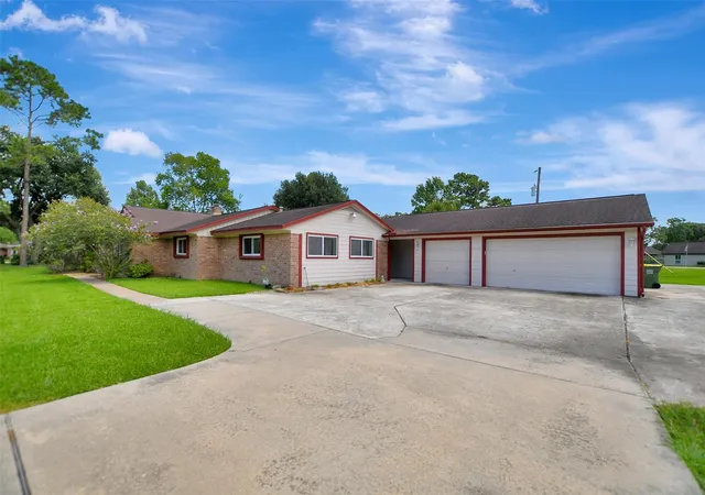 Photo 3 of Single family home for sale at 2509 Longwood Dr, Pearland, TX 77581 | MLS# 69328259 | Listing updated on 2026-09-07